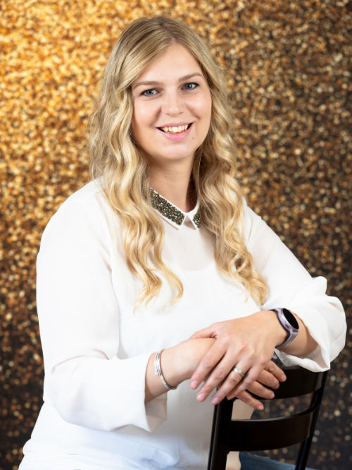 Coiffeur Glanz Langnau Trub Friseur Coiffeursalon Haarstylist Haarschnitt Haarfaerbung Haarstyling Haarpflege Frisur Hochzeitsfrisur Hochsteckfrisur Nathalie Hirschi